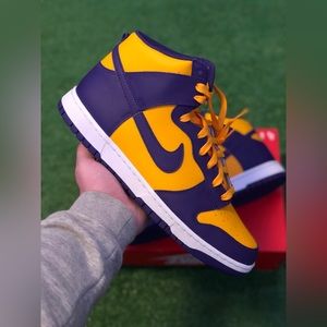 Nike dunk high lakers size 11